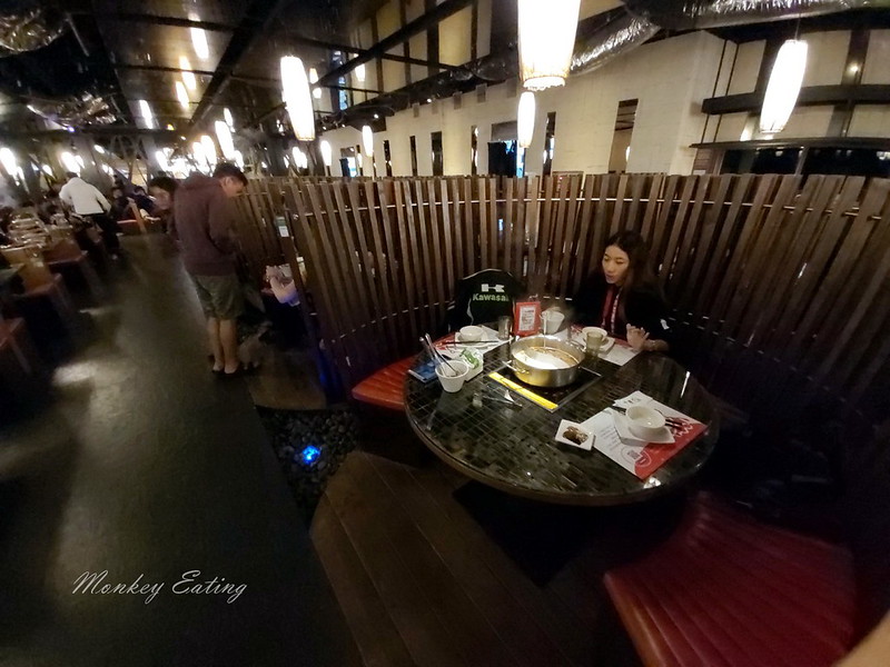 【台中北屯】小蒙牛頂級麻辣養生鍋|台中火鍋吃到飽推薦,頂級和牛、霸王蝦、哈根達司任你吃到飽 @Nini and Blue 玩樂食記 小蒙牛_200405_0022