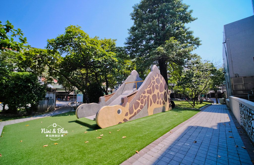 台中公園-大仁公園長頸鹿溜滑梯03