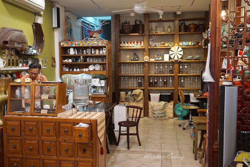 【台中豐原】哈拉龜咖啡│老車骨董收藏復古風咖啡館,自家烘焙手沖咖啡配上鹽可頌好享受 @Nini and Blue 玩樂食記 DSC00523