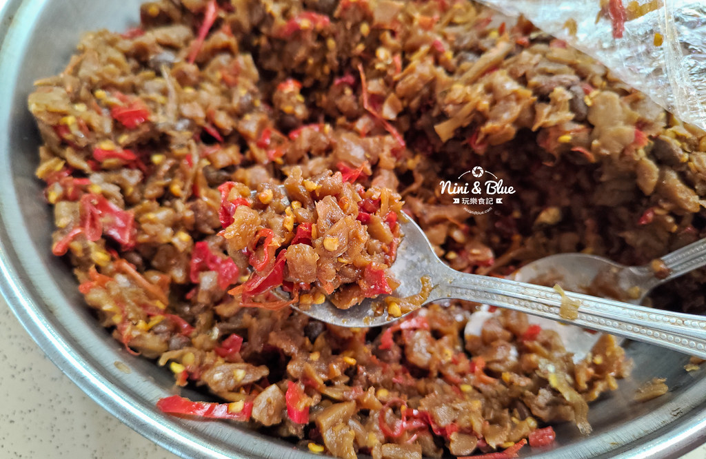 草屯菜市場口爌肉飯豬腳便當03