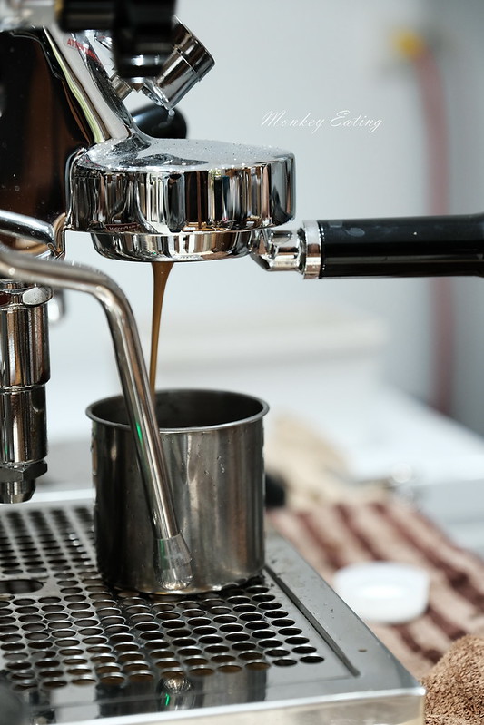 【台中北屯】Tamp Cafe│自家烘焙咖啡館,結合質感空間與設計,雨天喝咖啡好悠哉~ @Nini and Blue 玩樂食記 DSCF0172