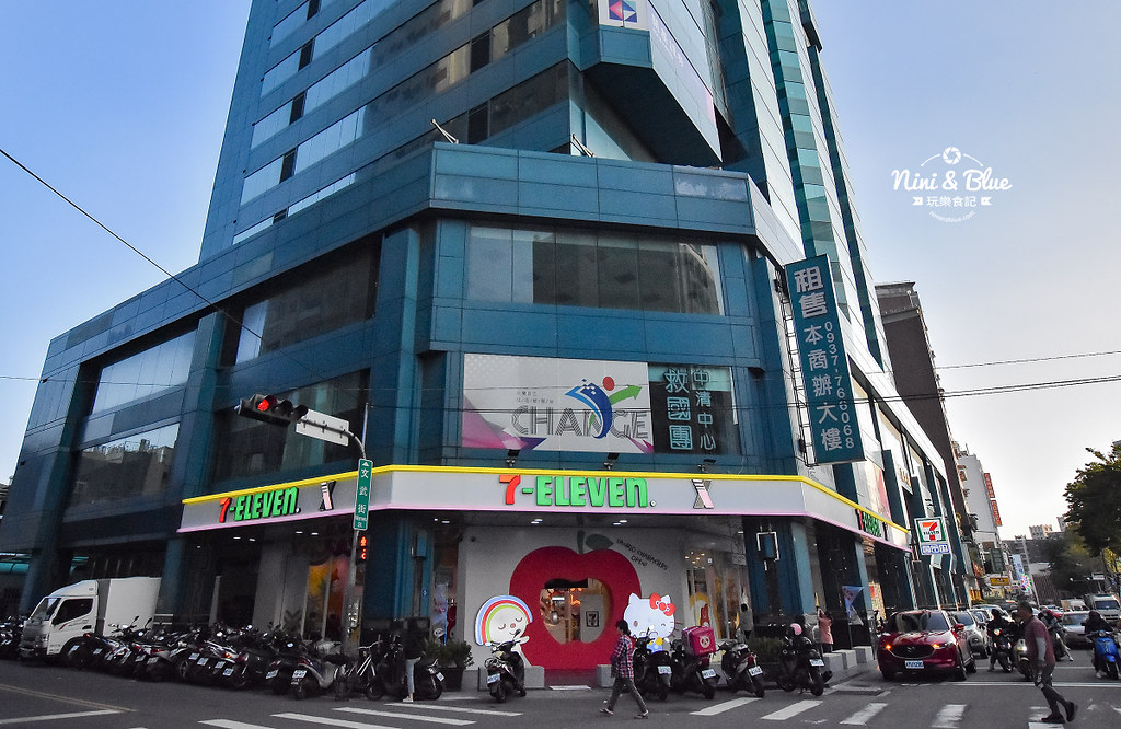 kitty &X-Store台中三麗鷗聯名7-11商店01