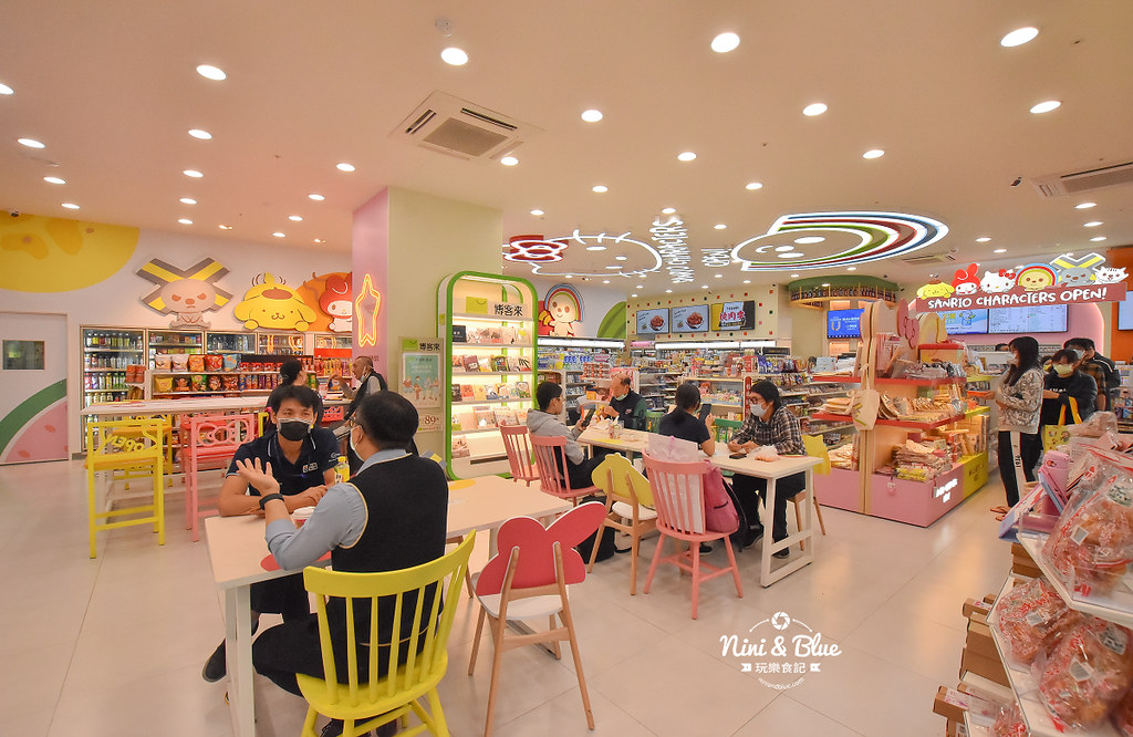kitty &X-Store台中三麗鷗聯名7-11商店03