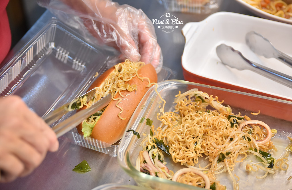 逢甲夜市美食小吃 永勝炒麵麵包07