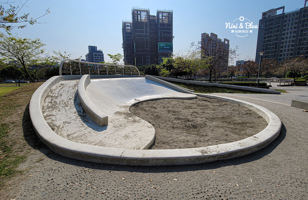 部興公園 台中太順路黃金風鈴木13