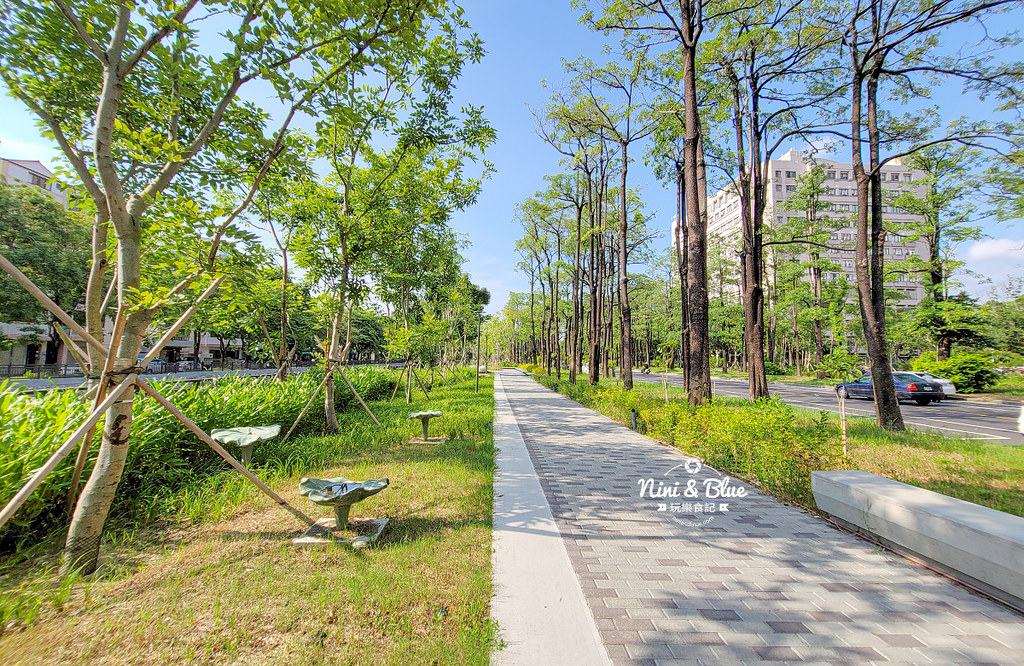 中興大學 綠川景點 愛麗絲夢之兔 01