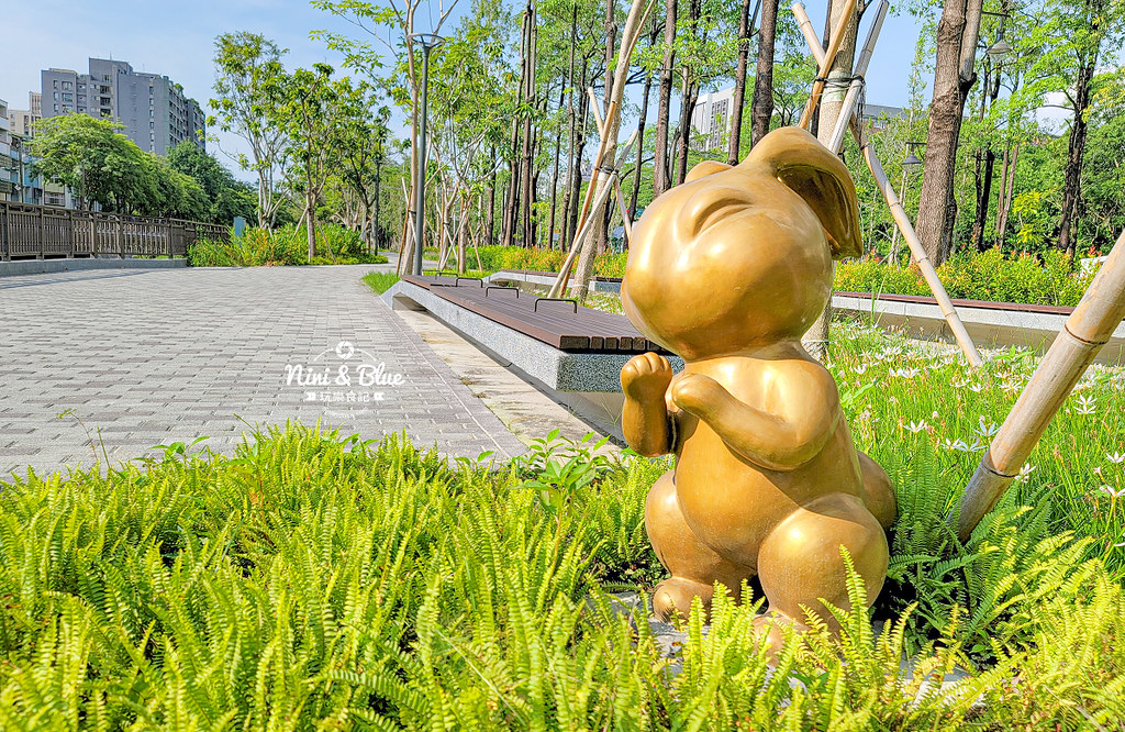 中興大學 綠川景點 愛麗絲夢之兔 11