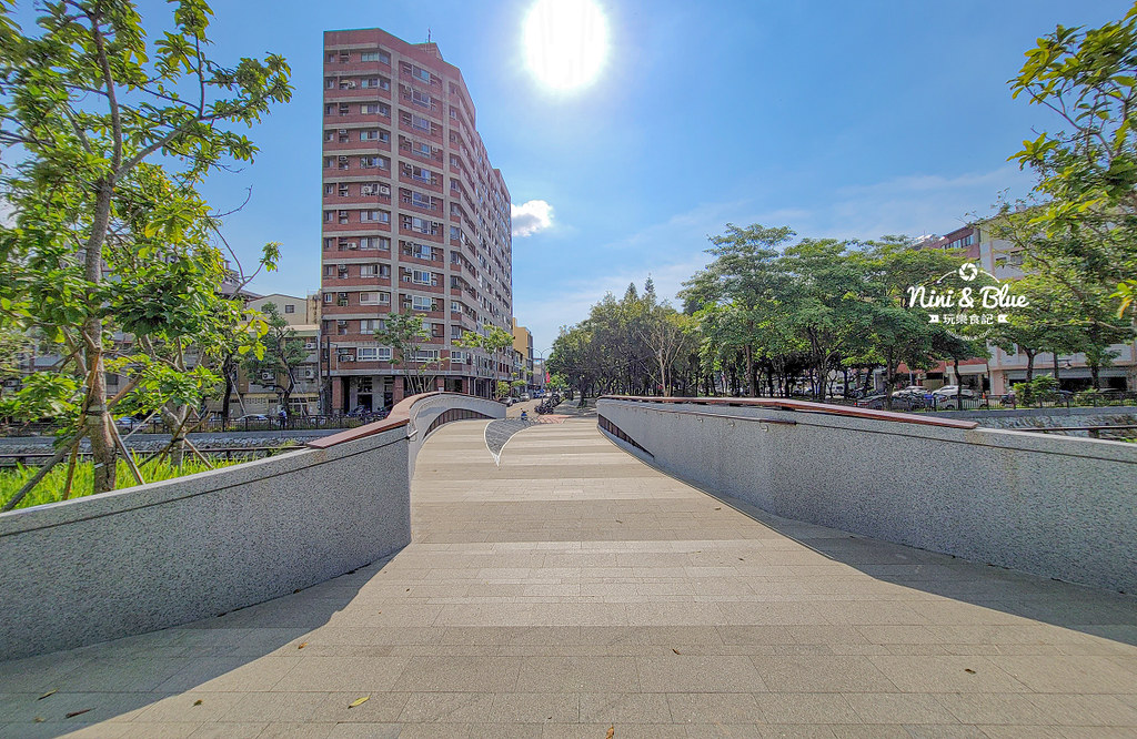 中興大學 綠川景點 愛麗絲夢之兔 02