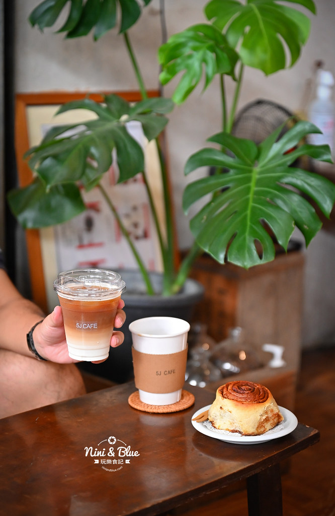 5J cafe 台中大里花市咖啡肉桂捲10