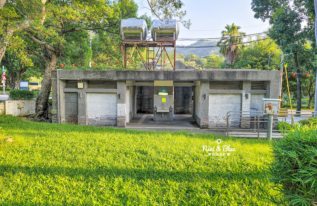 豐原中正公園 繭型溜滑梯 餵魚 親子景點05