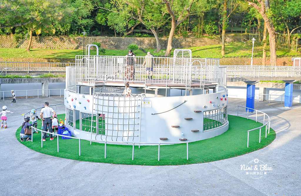 豐原中正公園 繭型溜滑梯 餵魚 親子景點22 豐原中正公園 繭型溜滑梯 餵魚 親子景點22