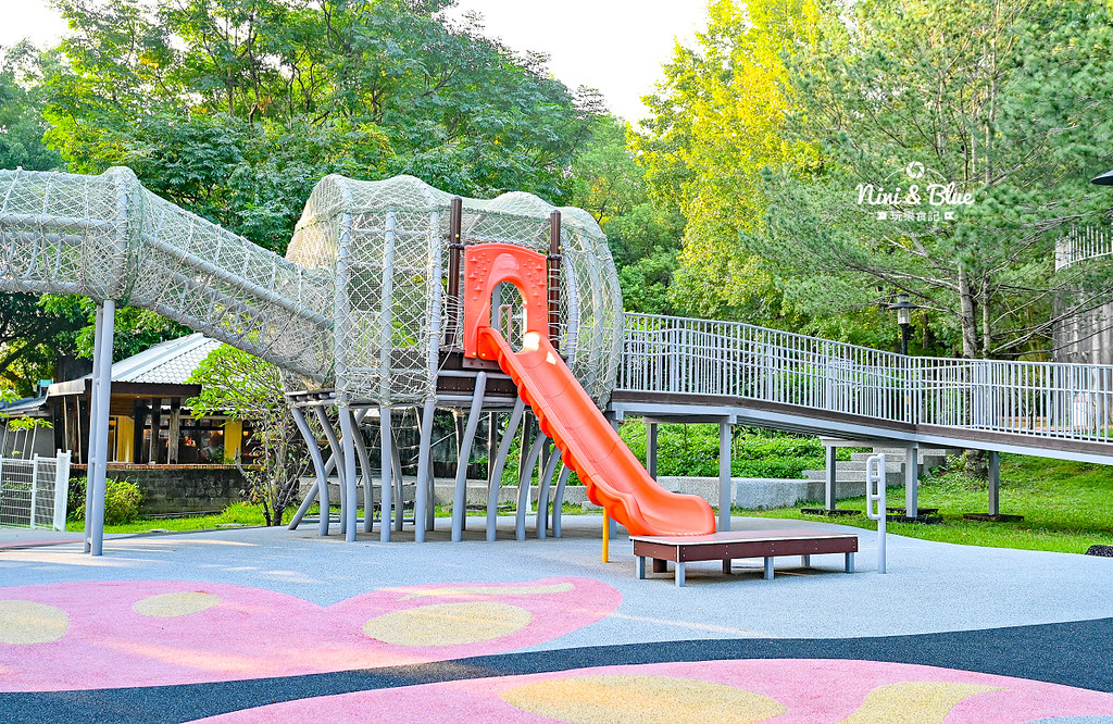 豐原中正公園 繭型溜滑梯 餵魚 親子景點17 豐原中正公園 繭型溜滑梯 餵魚 親子景點17