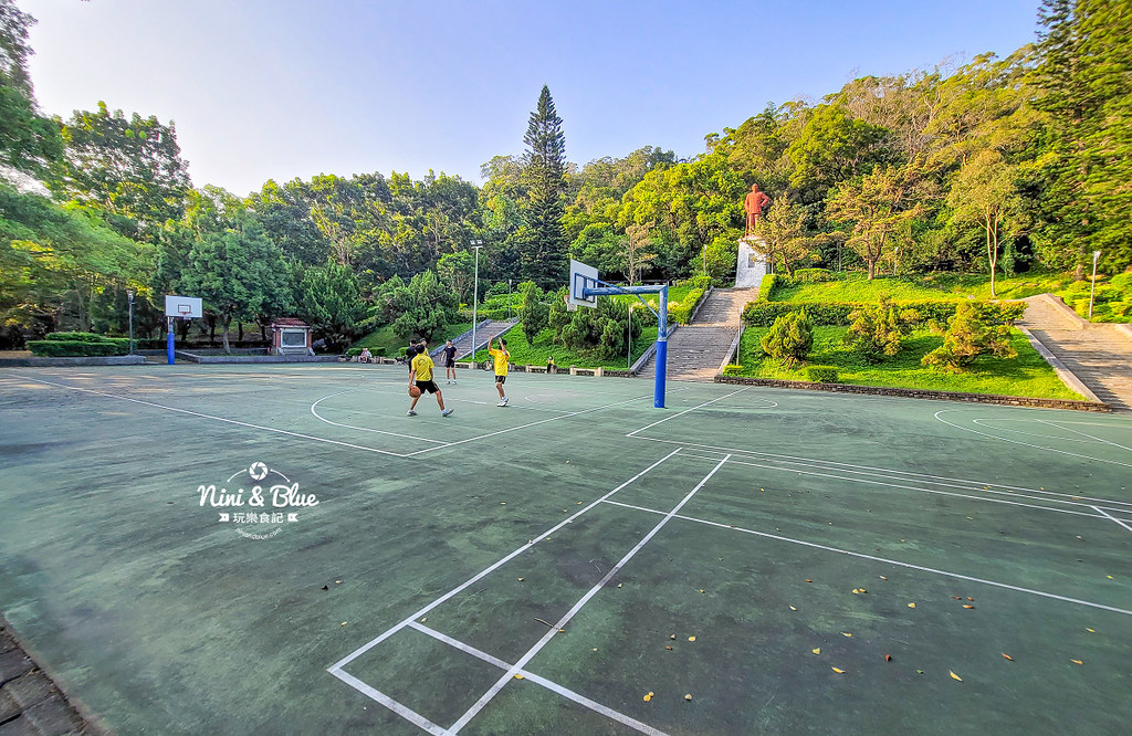 豐原中正公園 繭型溜滑梯 餵魚 親子景點03 豐原中正公園 繭型溜滑梯 餵魚 親子景點03