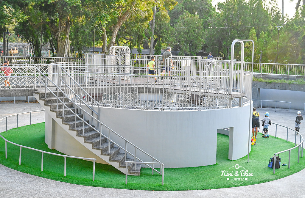 豐原中正公園 繭型溜滑梯 餵魚 親子景點23 豐原中正公園 繭型溜滑梯 餵魚 親子景點23