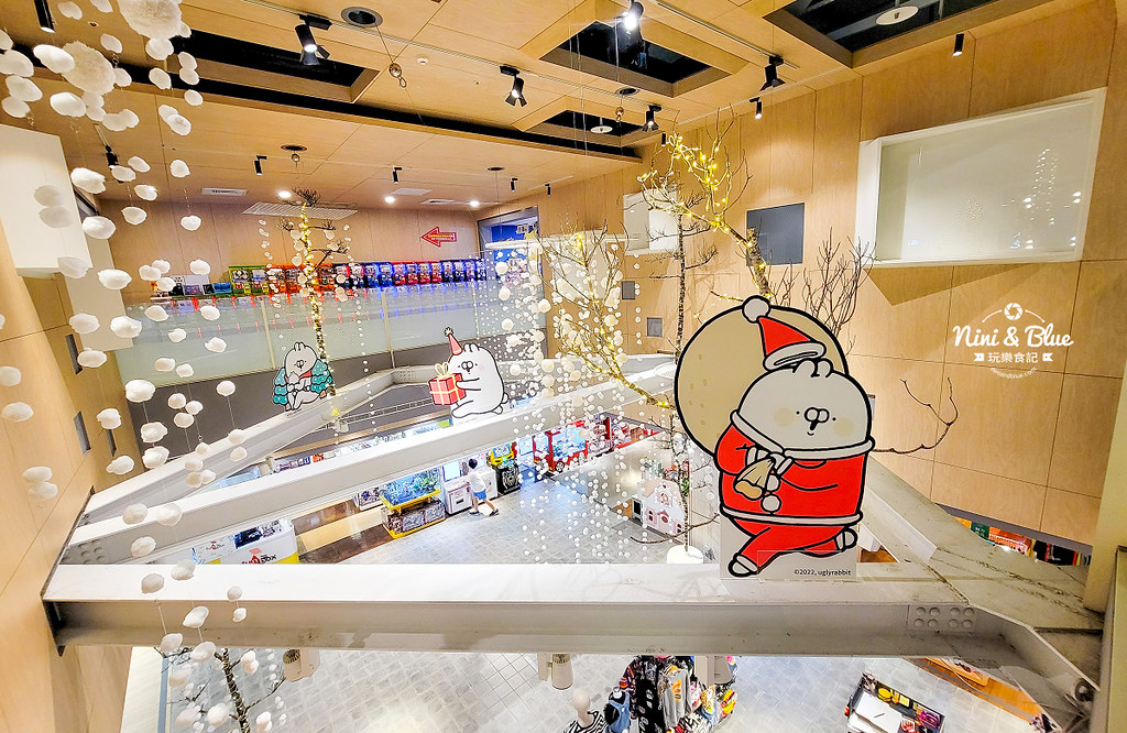 台中中友百貨耶誕 醜白兔 聖誕森林派對01