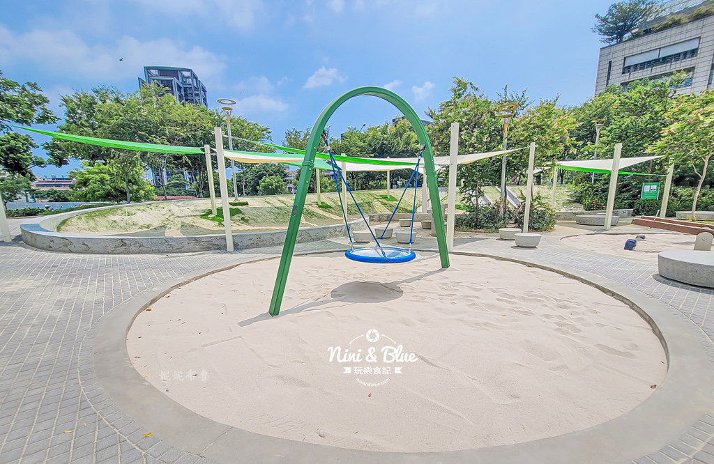 台中豐樂公園 捷運景點 沙坑溜滑梯03