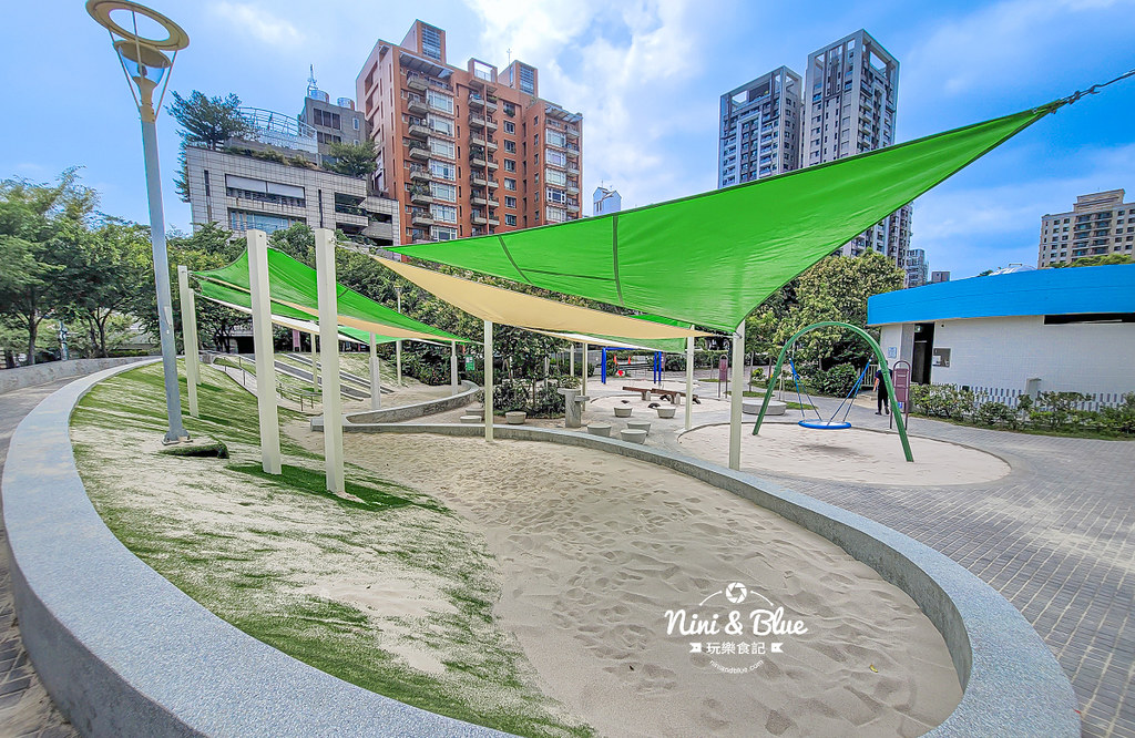 台中豐樂公園 捷運景點 沙坑溜滑梯01