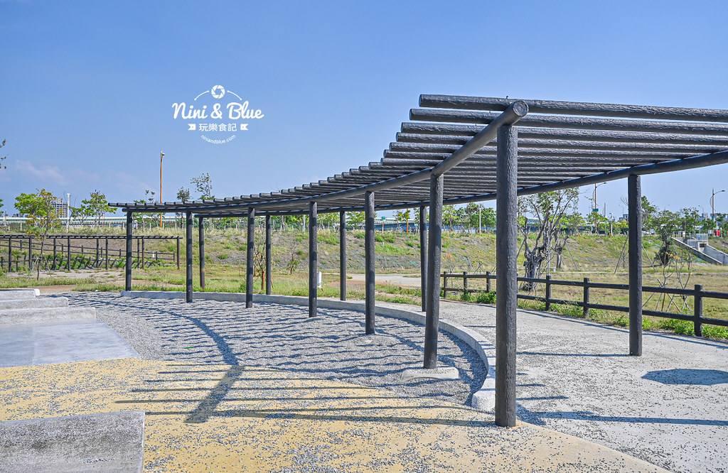楓樹腳公園 台中南屯磨石子溜滑梯 滑索 穿山甲 風箏22