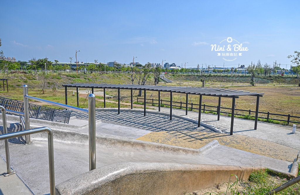 楓樹腳公園 台中南屯磨石子溜滑梯 滑索 穿山甲 風箏16