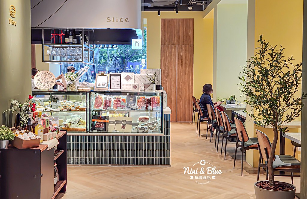 蔦屋書店台中老佛爺店 自助吧吃到飽 讀書21