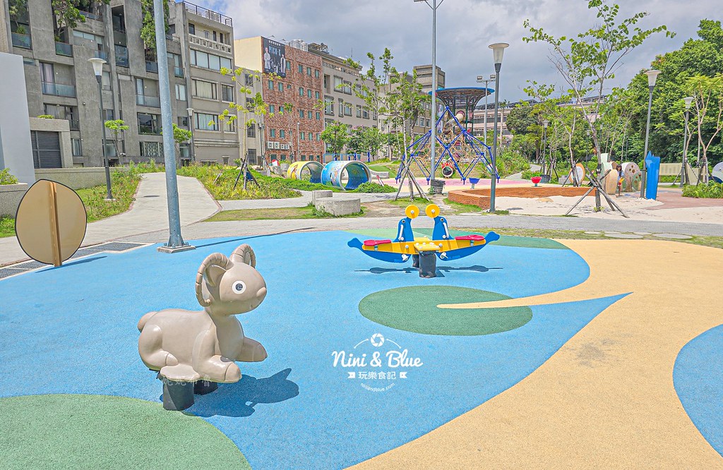 員林三和公園 共融盪鞦韆 溜滑梯04 員林三和公園 共融盪鞦韆 溜滑梯04